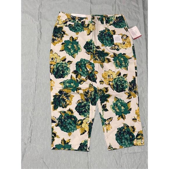New with tags Croft & Borrow WOMENS STRETCH CAPRIS GREEN/WHITE FLORAL PRINT WIDE - Picture 1 of 7